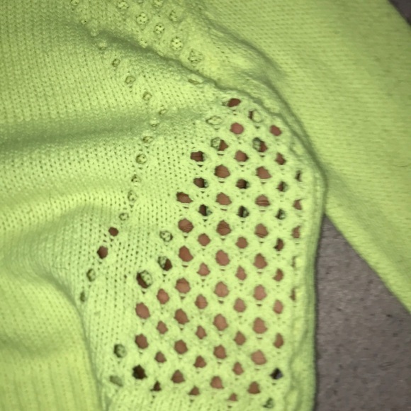 A neon yellow crop top - Picture 2 of 4